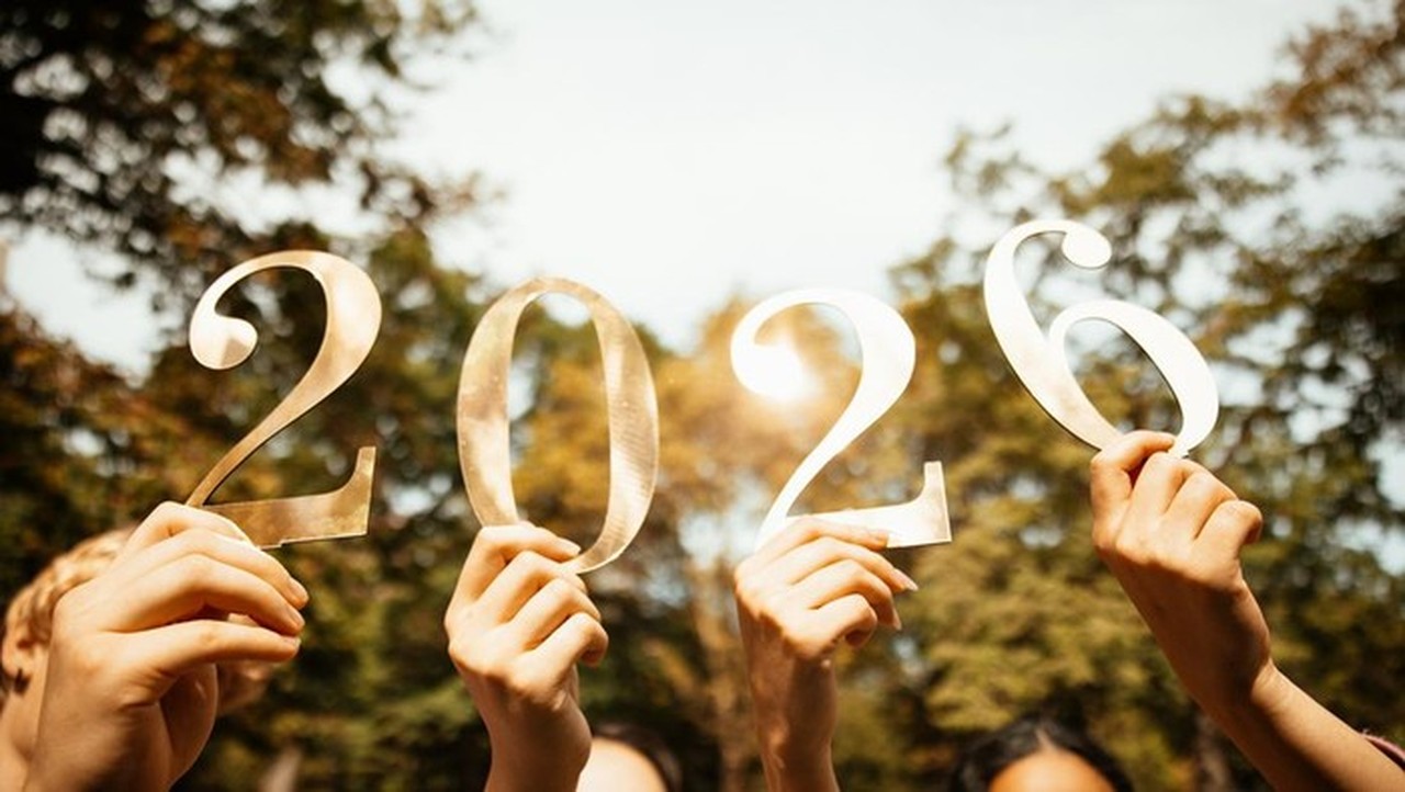 Kumpulan 45+ Ucapan Tahun Baru 2026 Bahasa Inggris: Puitis, Lucu, hingga Formal Kumpulan 45+ Ucapan Tahun Baru 2026 Bahasa Inggris: Puitis, Lucu, hingga Formal