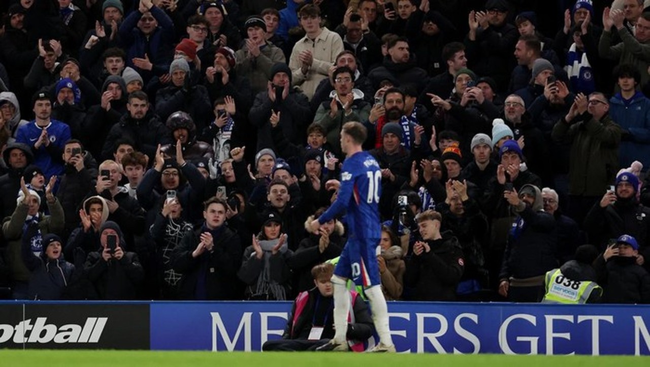 Suporter Chelsea Geram Cole Palmer Diganti, Asisten Maresca Ungkap Alasan Kebugaran Suporter Chelsea Geram Cole Palmer Diganti, Asisten Maresca Ungkap Alasan Kebugaran