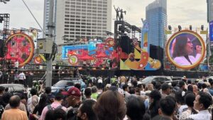 Suasana Bundaran HI Jelang Tahun Baru 2026: Warga Mulai Berdatangan, Perayaan Sederhana Tanpa Kembang Api