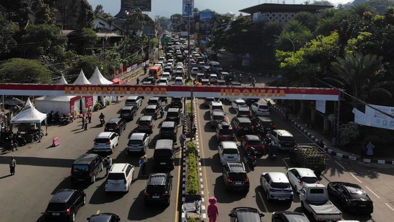 Malam Tahun Baru, Jalan Raya Puncak Bogor Ditutup Penuh Mulai Pukul 21.00 WIB Malam Tahun Baru, Jalan Raya Puncak Bogor Ditutup Penuh Mulai Pukul 21.00 WIB
