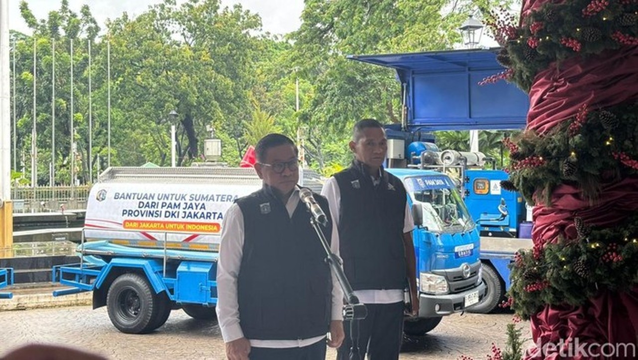 Pramono Anung Lepas Bantuan Mobil Tangki Air PAM Jaya untuk Korban Bencana Sumatera Pramono Anung Lepas Bantuan Mobil Tangki Air PAM Jaya untuk Korban Bencana Sumatera
