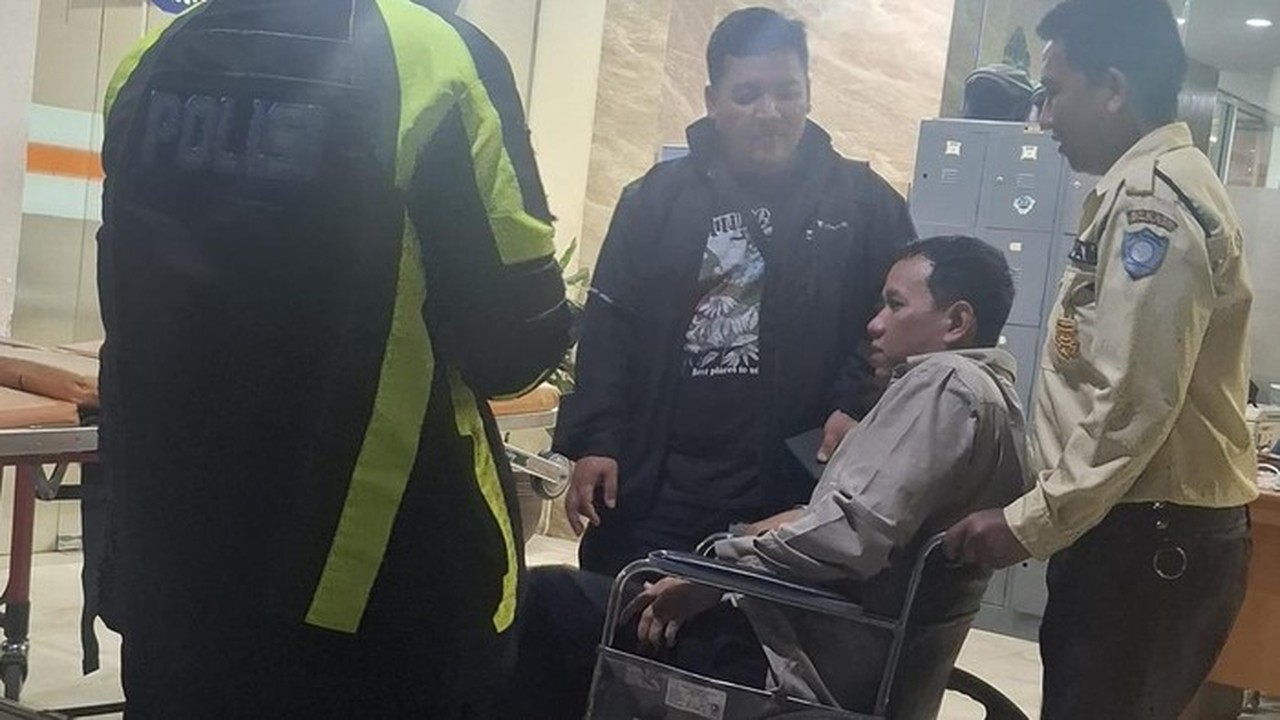 Pemobil Lawan Arah di Bekasi Seret Motor, Berujung Diamuk Massa Pemobil Lawan Arah di Bekasi Seret Motor, Berujung Diamuk Massa