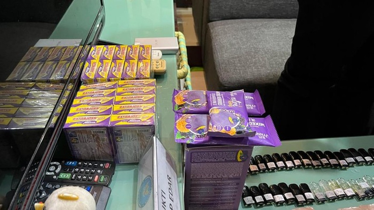 BNN Ungkap Sindikat Narkoba Internasional di Ancol, Bahan Baku Didatangkan dari China BNN Ungkap Sindikat Narkoba Internasional di Ancol, Bahan Baku Didatangkan dari China