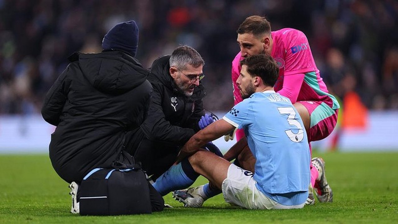 Pep Guardiola Ungkap Ruben Dias Absen 6 Pekan, Man City Krisis Bek Tengah