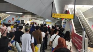 Tarif Rp 1 MRT Dimanfaatkan Warga untuk Liburan Keluarga ke Blok M