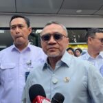 Menteri Zulhas dan Yandri Susanto Naik Motor Menyusuri Jalan Sempit ke Lokasi Panen Raya Prabowo