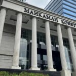 Gugatan ke MK: Pengemudi Sambil Merokok Diminta Kena Sanksi Kerja Sosial