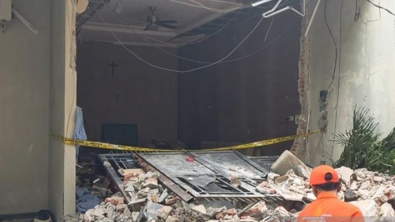 Ibu di Jakarta Barat Terlempar Keluar Rumah Akibat Ledakan Tabung Gas Bocor Ibu di Jakarta Barat Terlempar Keluar Rumah Akibat Ledakan Tabung Gas Bocor