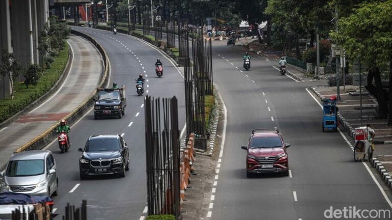 Pemprov DKI Gelontorkan Rp 100 Miliar untuk Bongkar Tiang Monorel dan Tata Ulang Trotoar Rasuna Said Pemprov DKI Gelontorkan Rp 100 Miliar untuk Bongkar Tiang Monorel dan Tata Ulang Trotoar Rasuna Said
