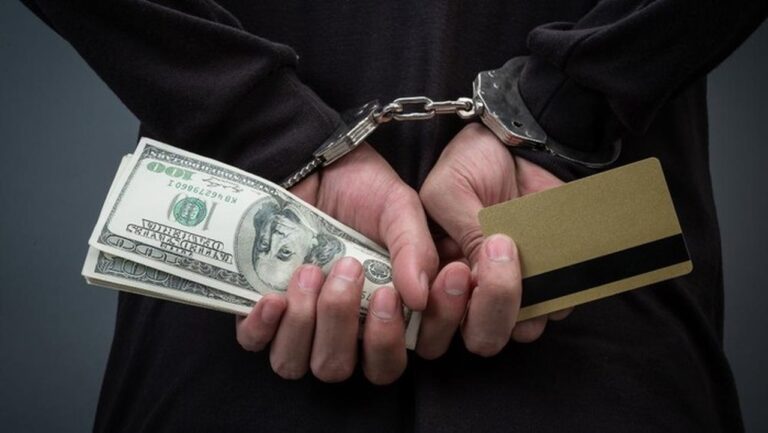 Peras Pengusaha Bogor Ratusan Juta, Enam Oknum Wartawan Gadungan Dikepung Warga Peras Pengusaha Bogor Ratusan Juta, Enam Oknum Wartawan Gadungan Dikepung Warga