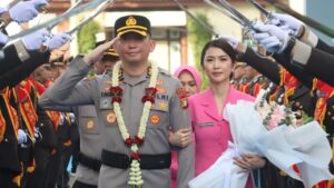AKBP Victor Pamit dari Polres Tangsel, Diiringi Haru Komunitas Ojol hingga Ormas