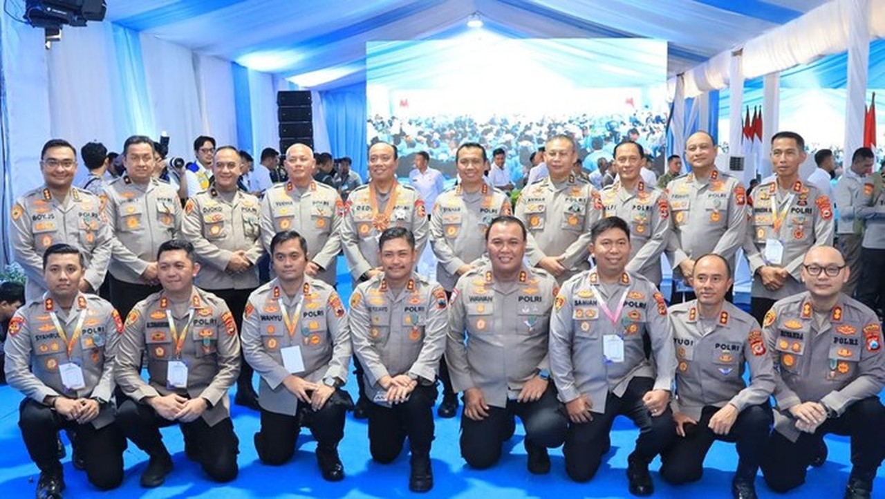 Prabowo Anugerahi Satyalancana Wira Karya kepada 9 Kapolres, 3 dari Polda Jateng