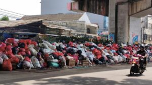 Sampah Tangsel Dialihkan ke Cileungsi Akibat Penolakan Warga Serang