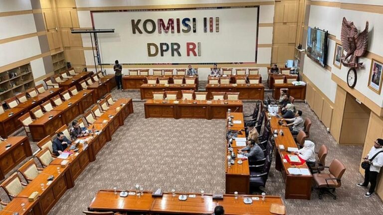 Komisi III DPR Tegaskan Posisi Polri Tetap di Bawah Kendali Presiden