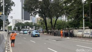 Buruh Bubarkan Diri, Jalan Medan Merdeka Selatan Jakarta Dibuka Setelah Tuntut Revisi UMP DKI 2026