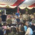 Prabowo Subianto Tiba di Posko Pengungsian Tapsel Jelang Tahun Baru, Disambut Antusias Warga