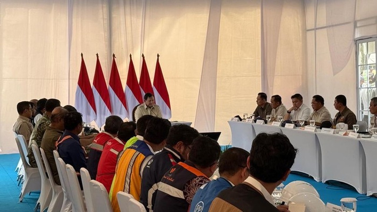 Prabowo Setujui Operasi Besar Pendalaman Sungai Pascabencana di Sumatera