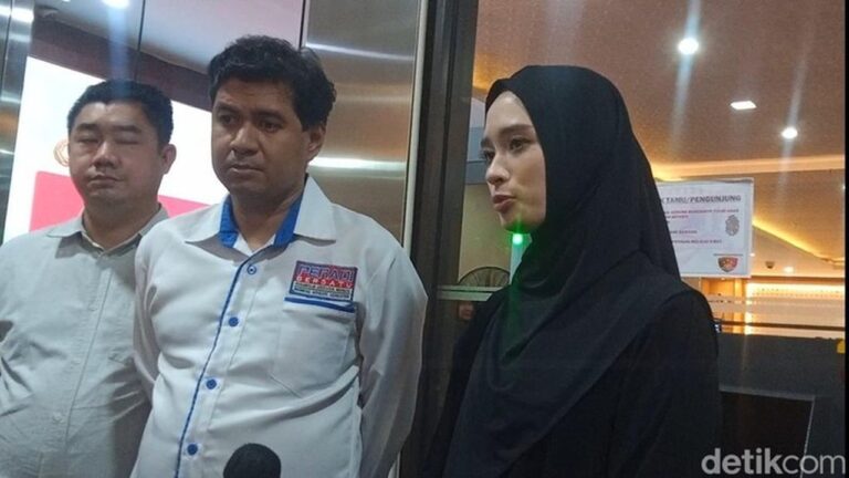 Inara Rusli Ungkap Kesulitan Berdamai dengan Istri Suami, Komunikasi Terputus Inara Rusli Ungkap Kesulitan Berdamai dengan Istri Suami, Komunikasi Terputus