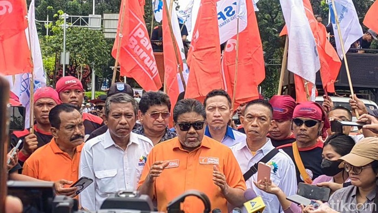 Buruh Jakarta Protes UMP 2026, Said Iqbal: Kalah Jauh dengan Buruh Panci Karawang