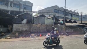 Tumpukan Sampah Pasar Cimanggis Diangkut, Warga Buang di Lokasi Baru, Bau Masih Tercium