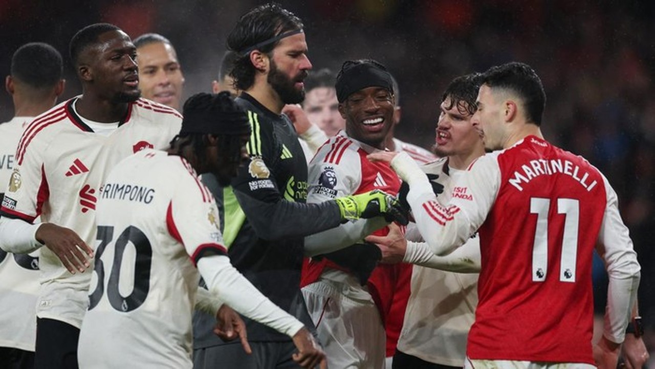 Martinelli Dikecam Keras Usai Dorong Conor Bradley yang Cedera di Laga Arsenal vs Liverpool