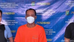 Pelaku Penusukan Maut di Depok Ditangkap, Tunduk Lesu Kenakan Baju Tahanan