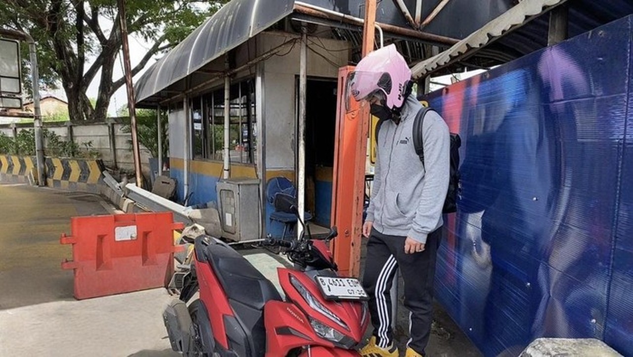 Motor Masuk Tol JORR Arah Soetta Akibat Salah Setel Google Maps, Pengendara Diberi Edukasi Motor Masuk Tol JORR Arah Soetta Akibat Salah Setel Google Maps, Pengendara Diberi Edukasi
