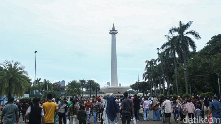 72 Ribu Pengunjung Serbu Monas di Libur Tahun Baru 2026, Lampaui Angka Tahun Lalu 72 Ribu Pengunjung Serbu Monas di Libur Tahun Baru 2026, Lampaui Angka Tahun Lalu