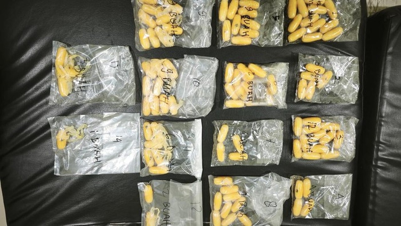 Pasutri WN Pakistan Selundupkan 162 Kapsul Sabu ke Indonesia dengan Cara Ditelan