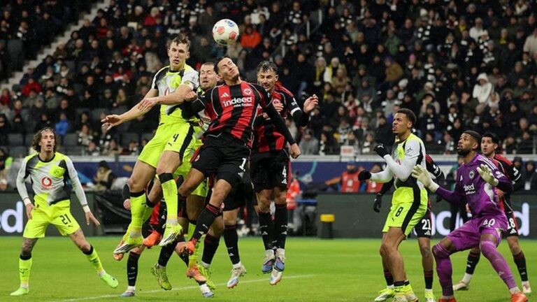 Drama 6 Gol! Eintracht Frankfurt dan Borussia Dortmund Berbagi Angka 3-3