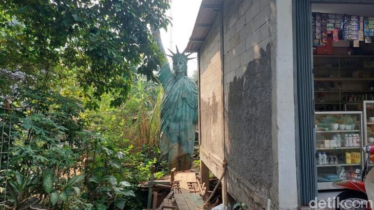 Terungkap! Patung Liberty di Pondok Cabe Tersembunyi di Belakang Toko, Ini Alasannya