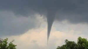 Puting Beliung Muncul di Langit Tulungagung, BMKG Jelaskan Fenomena Awan Cumulonimbus
