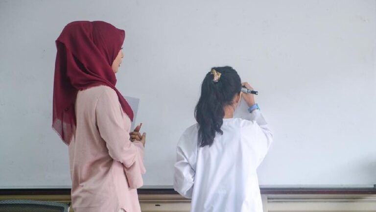 Kemendikdasmen Buka Beasiswa S1 Guru 2026: Syarat dan Cara Daftar untuk 150.000 Pendidik Kemendikdasmen Buka Beasiswa S1 Guru 2026: Syarat dan Cara Daftar untuk 150.000 Pendidik