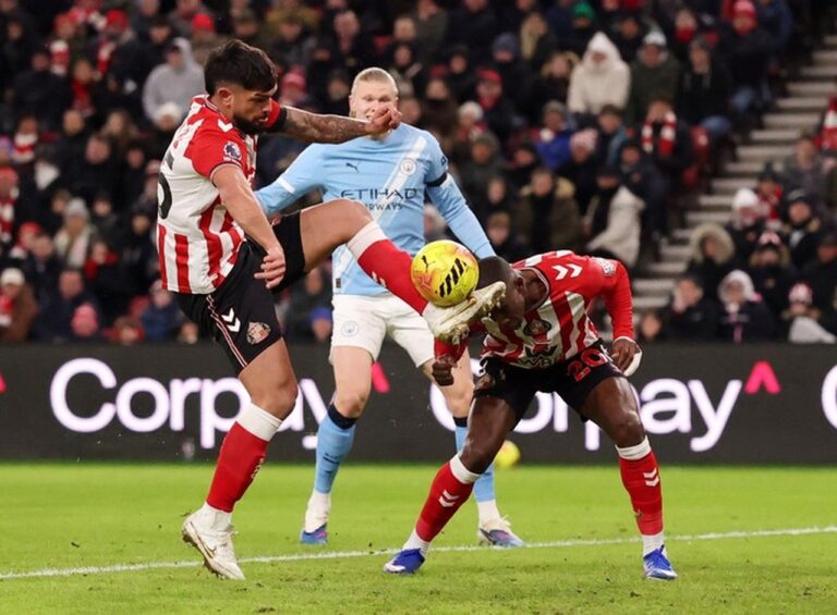 Imbang Tanpa Gol, Sunderland Tahan Manchester City di Babak Pertama