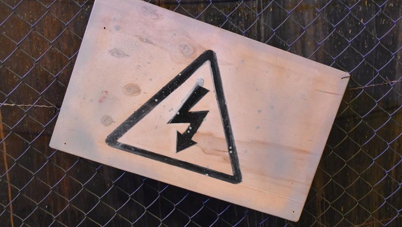 Buruh Pekalongan Tewas Tragis Tersengat Listrik Saat Buang Air Kecil di Pinggir Jalan