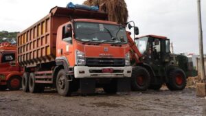 DLH DKI Targetkan Tuntas Timbunan Sampah Pasar Kramat Jati dalam 5 Hari