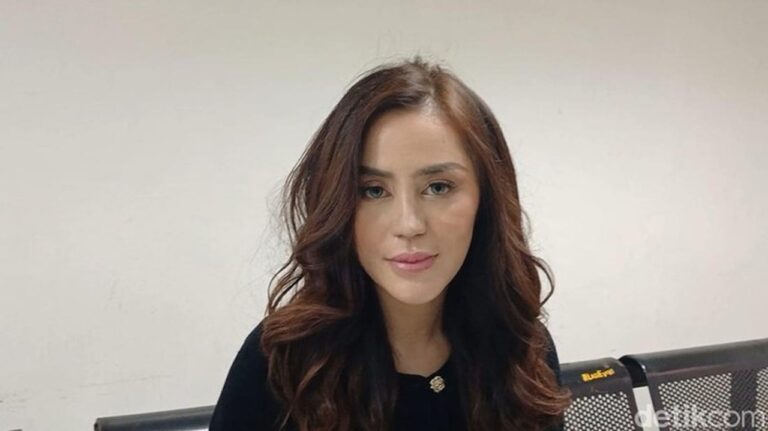 Safa Marwah Bantah Takut KPK, Tegaskan Tak Punya Hubungan Spesial dengan Ridwan Kamil Safa Marwah Bantah Takut KPK, Tegaskan Tak Punya Hubungan Spesial dengan Ridwan Kamil