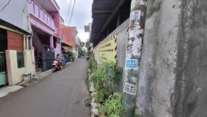 Tradisi Unik Pukulan Tiang Listrik di Cengkareng: Penanda Keamanan Malam Hari yang Efektif