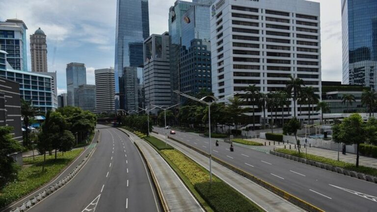 Pramono Anung Larang Keras UMKM Gelar Lapak di Trotoar Jalan Sudirman