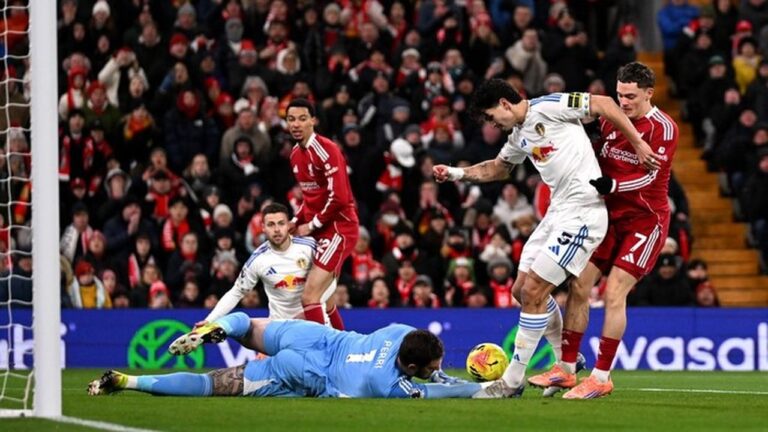 Liverpool Ditahan Imbang Leeds, Slot Akui Kesulitan Mencetak Gol dari Set Piece