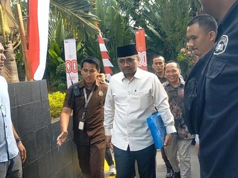 KPK Tetapkan Eks Menag Yaqut Tersangka Korupsi Kuota Haji, Bukti Dianggap ‘Tebal’