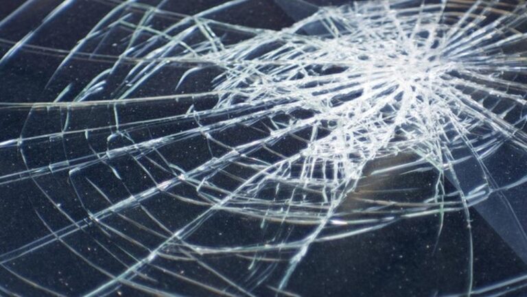 Mobil Listrik Tabrak Pesepeda di Sudirman, Korban Lansia Alami Luka Kepala