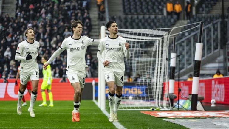 Borussia Moenchengladbach Pesta Gol 4-0 atas Augsburg, Kevin Diks Sumbang Satu Gol