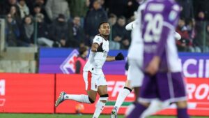 Imbang Kontra Fiorentina, Gol Nkunku di Menit Akhir Selamatkan AC Milan dari Kekalahan