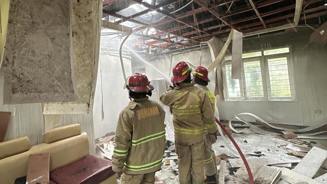 Vila di Puncak Bogor Dilalap Api Akibat Korsleting Listrik, Tak Ada Korban Jiwa