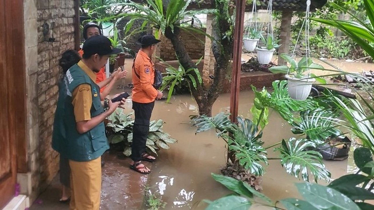 Tembok Jebol di Bojonggede Bogor, Banjir Genangi Permukiman Warga Akibat Luapan Kali