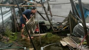 Atap Rumah Ambruk Akibat Hujan Deras di Bogor, Bangunan Dinyatakan Tak Layak Huni