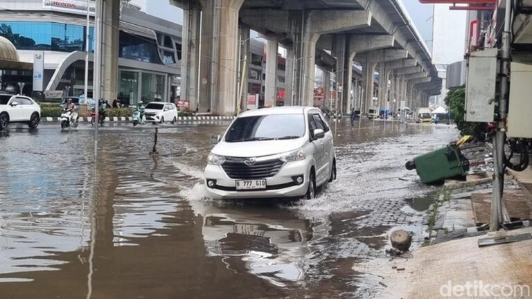 Banjir Kelapa Gading Surut, Warga Sebut Tak Separah Tahun Lalu Banjir Kelapa Gading Surut, Warga Sebut Tak Separah Tahun Lalu