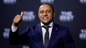 Roberto Carlos Jalani Operasi Jantung Darurat, Kondisi Membaik Usai Prosedur 3 Jam