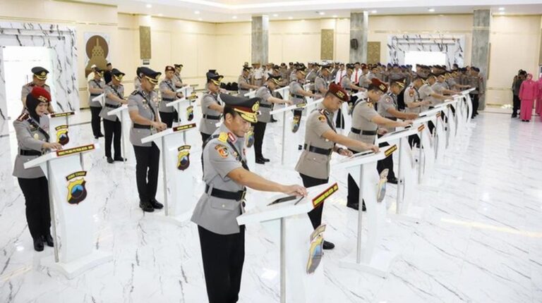 Mutasi 13 Kapolres di Jawa Tengah, Kapolda Jateng Pimpin Sertijab 32 Perwira Menengah Polri